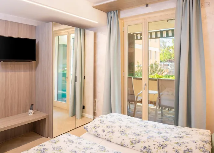 Blue Lake Residence - Bardolino Апарт-отель Бардолино