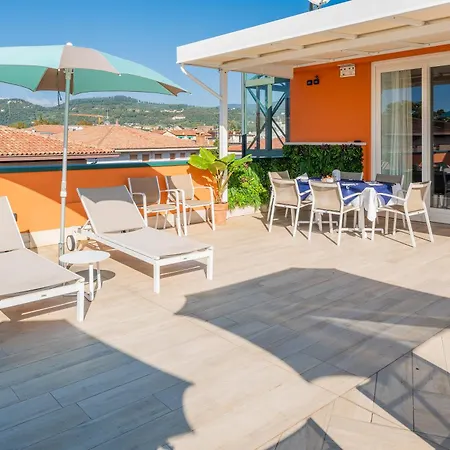 Blue Lake Residence - Bardolino Апарт-отель Бардолино